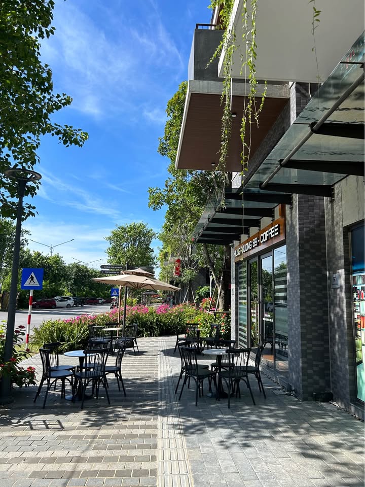 Nhà phố Khu đô thị Ecopark Vinh 108m² giá 7.2 tỷ - Vị trí thuận lợi gần trường học!