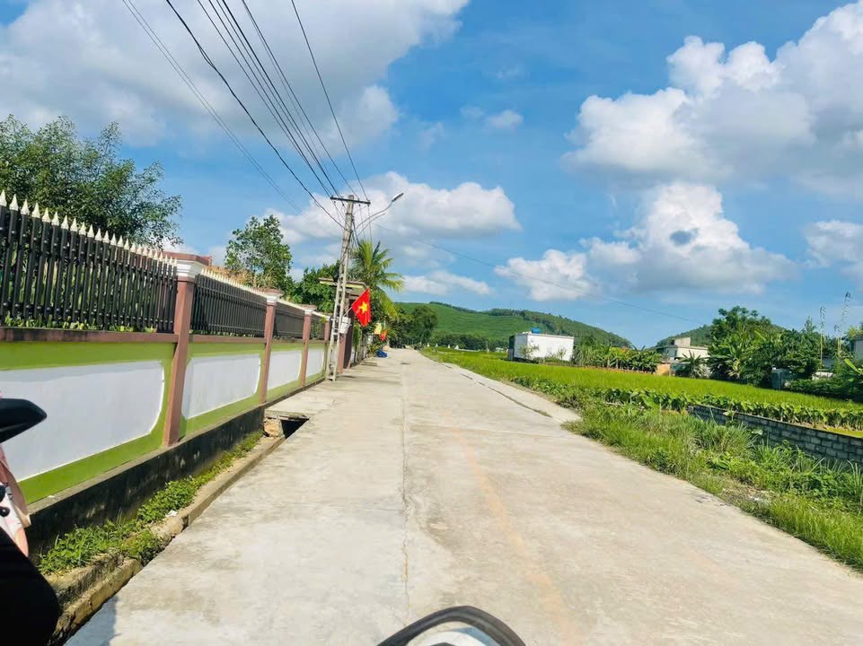 Đất nền Tây Canh, Đức Thành, Yên Thành 180m² giá chỉ 990 triệu - Vị trí đẹp, dân cư đông đúc!