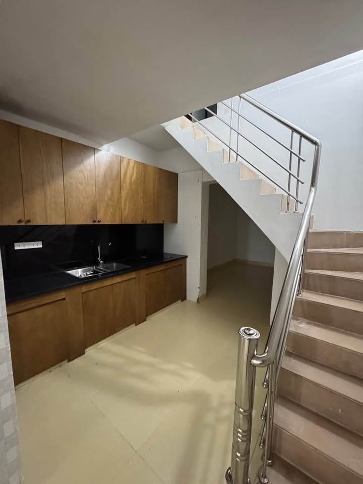 Nhà 4 tầng Đại Mỗ 30m² giá 4.8 tỷ - Kinh doanh sầm uất, gần chợ và trường học!