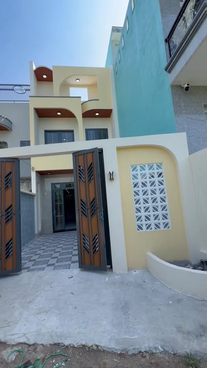 Nhà phố Thị trấn Cần Giuộc 84m² giá 2.5 tỷ - Gần bệnh viện, sân đậu xe hơi