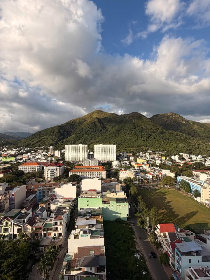 Căn hộ chung cư Hoàng Quân Nha Trang 55m² giá 1.76 tỷ - View núi Cô Tiên thoáng mát!