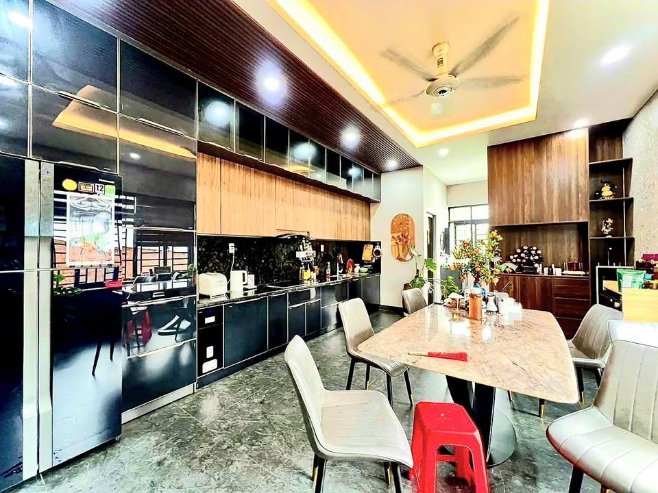 Nhà mặt tiền Nguyễn Ái Quốc 160m² giá 14.8 tỷ - Cơ hội kinh doanh tuyệt vời!