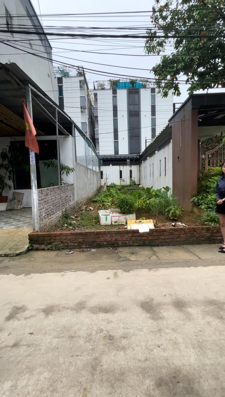 Đất nền Thạch Thất 100m² giá 3 tỷ - Sổ hồng chính chủ, cần bán gấp!