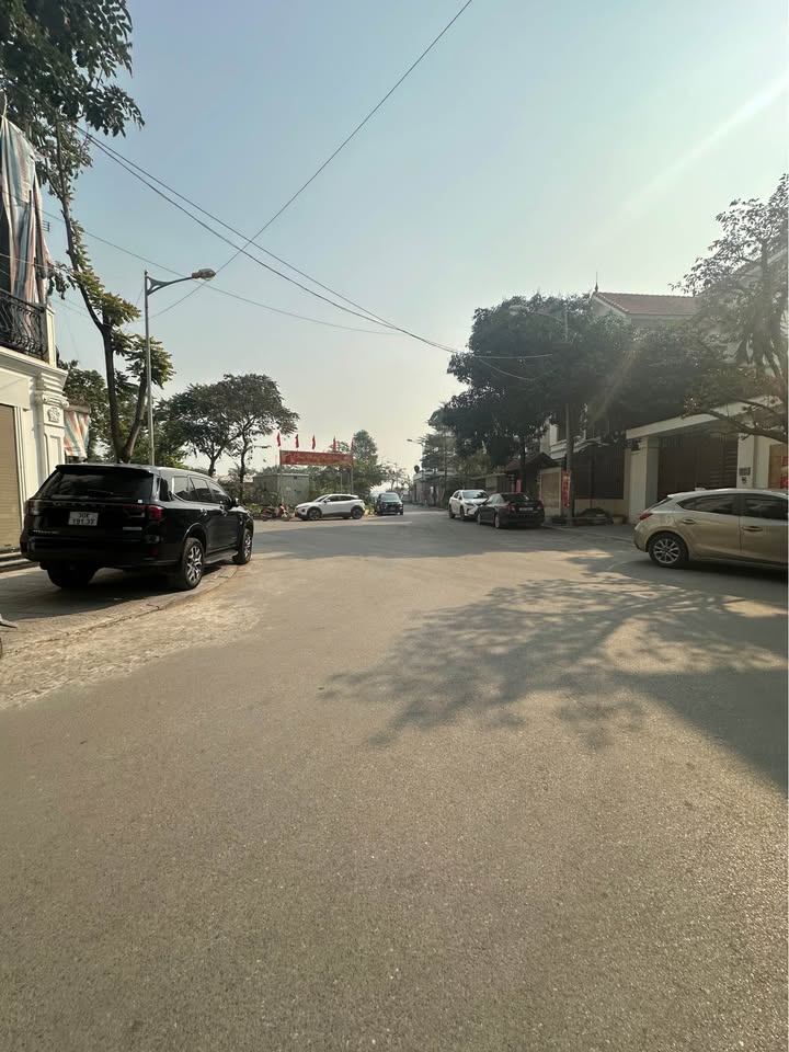 Townhouse Khu ĐT Văn Khê 200m² giá 4x tỷ - Lô góc thang máy, kinh doanh thuận lợi!