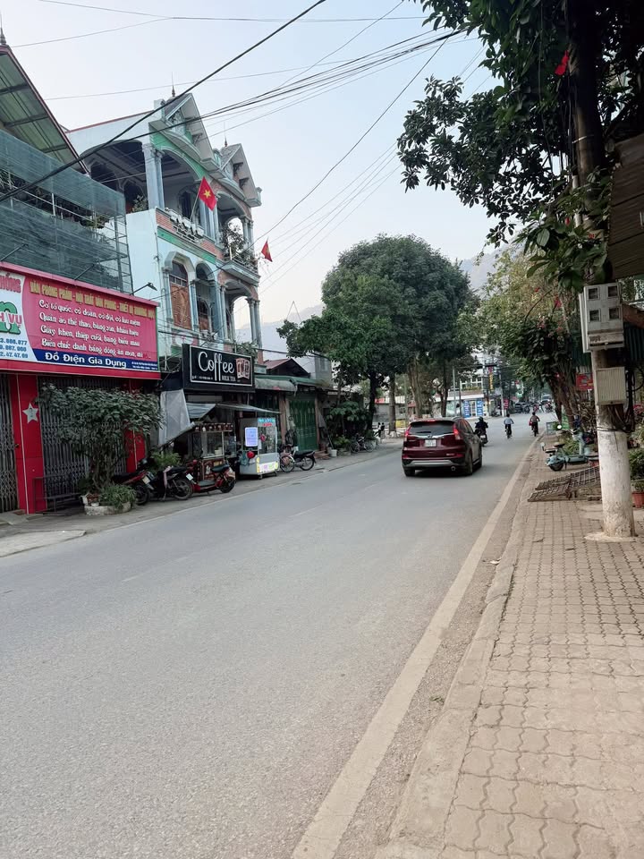 Cho thuê mặt bằng kinh doanh tại Phan Đình Giót, Mộc Châu 125m² - Khu sầm uất gần trường Mộc Lị!