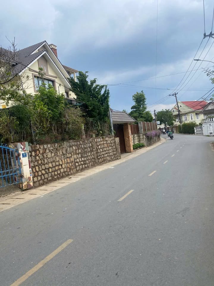 Nhà mặt tiền đường Vạn Hạnh, Đà Lạt 217,9m² giá 15 tỷ - Vị trí đắc địa thuận lợi kinh doanh!