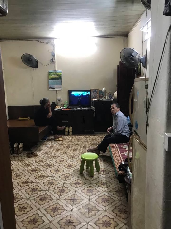 Căn hộ Tập thể Hàng Buồm, Hoàn Kiếm 40m² giá 5.5 tỷ - Sổ đỏ chính chủ, giao dịch nhanh!