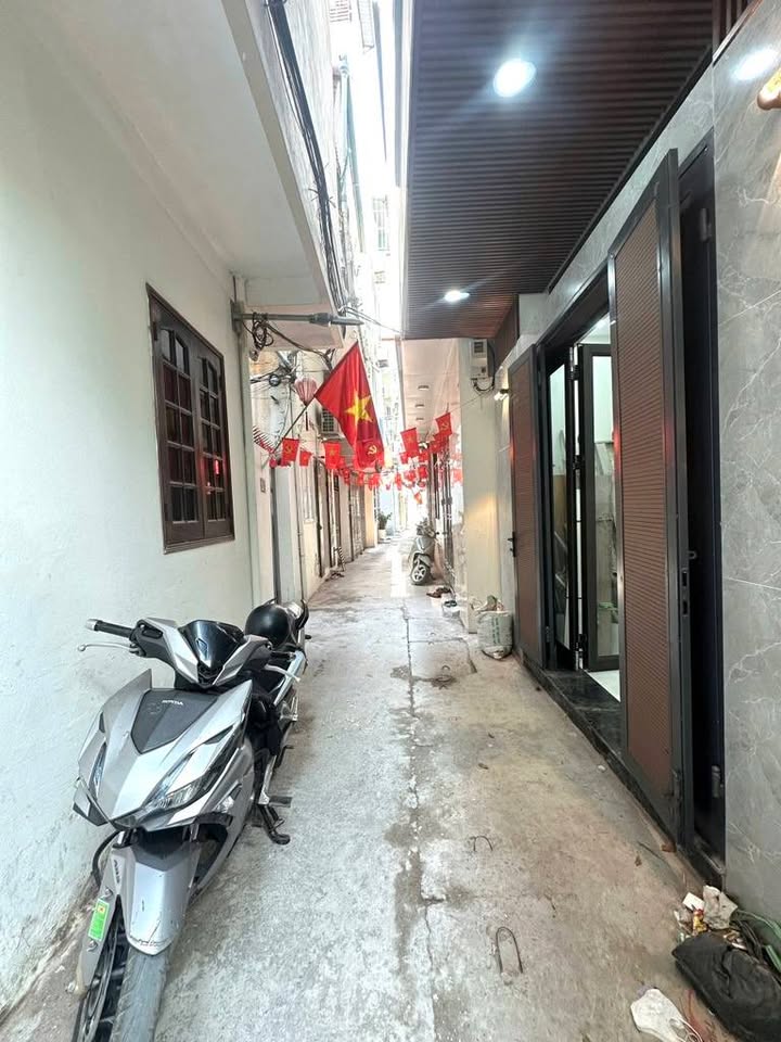 Nhà Đội Cấn, Ba Đình 36m² giá 7.7 tỷ - Sẵn sàng giao dịch ngay!