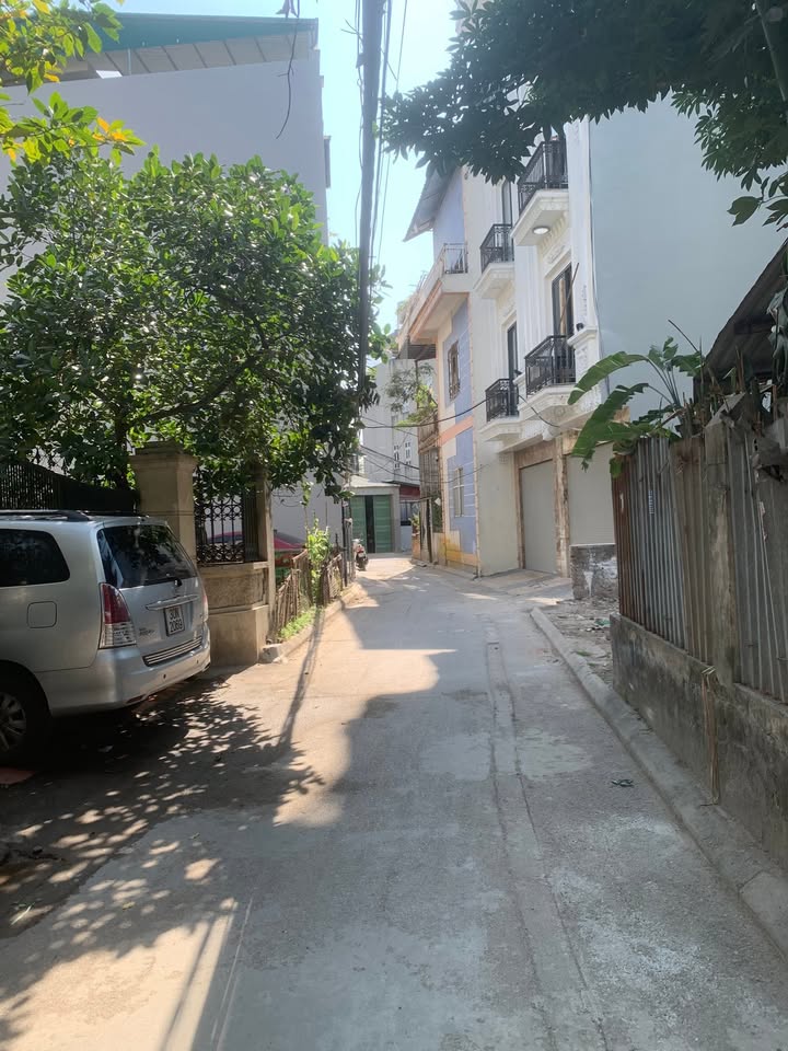 Đất Vũ Đình Tụng - Long Biên 67.6m² giá 11 tỷ - Sổ đỏ chính chủ, giao dịch ngay!