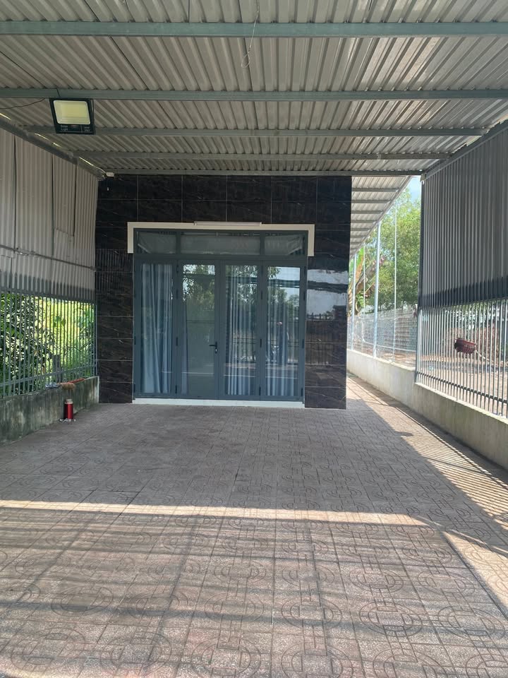 Cho thuê nhà nguyên căn Đường Nguyễn Huệ, TT Đất Đỏ 2PN giá 3.5 triệu - Nhà mới, rộng rãi!