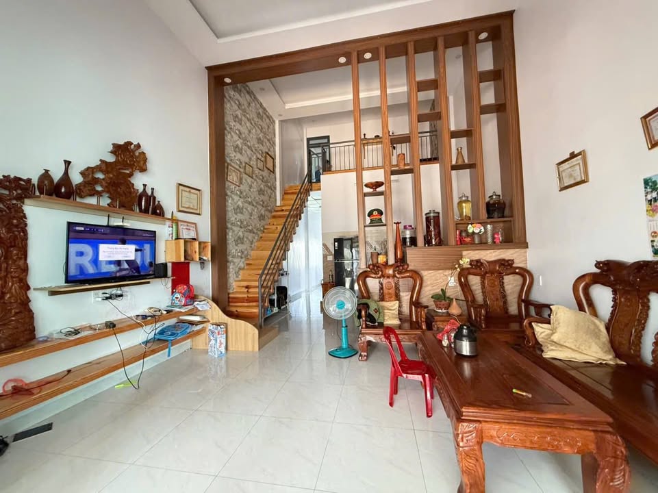 Nhà 1 trệt 1 lửng tại Thị trấn Liên Nghĩa 110m² giá 2.2 tỷ - Sẵn sàng ở ngay!