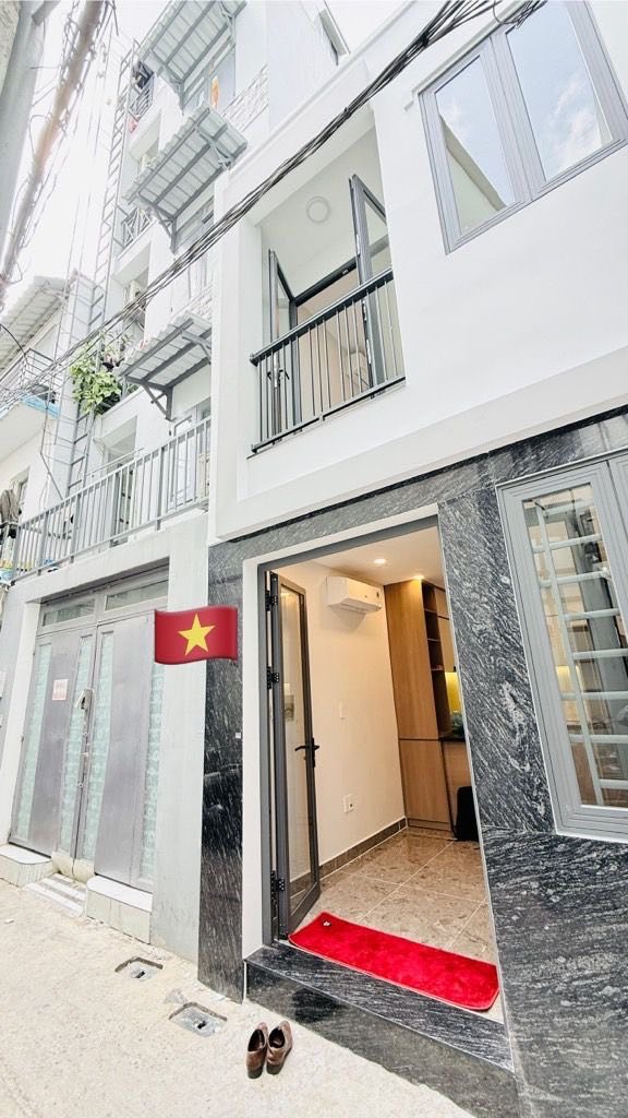 Nhà phố Lạc Long Quân 25m² giá nhỉnh 4 tỷ - Cách mặt tiền chỉ vài bước!