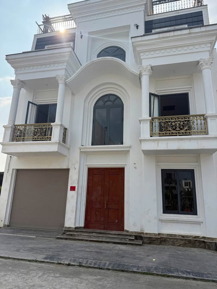 Nhà đẹp trung tâm Vinh Hưng 118.8m² giá 7 tỷ - Kiến trúc tân cổ điển sang trọng!