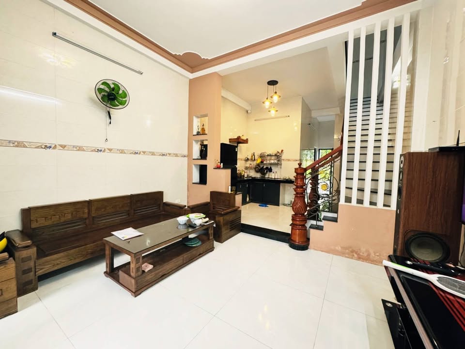 Nhà 2 tầng Nguyễn Duy Trinh 135m² giá 6 tỷ - Sẵn sàng vào ở ngay!