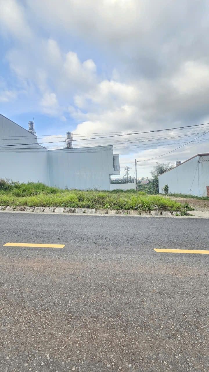 Đất mặt tiền Nguyễn Trãi, Bảo Lộc 215m² giá 3.6 tỷ - Vị trí đẹp, giao thông thuận lợi!