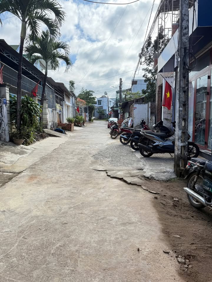 Nhà mặt tiền 11 Đồng Sĩ Bình, Buôn Ma Thuột 70m² giá 2.39 tỷ - Đầu tư sinh lời tuyệt vời!