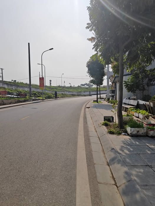 Nhà 3 tầng Giang Biên, 120m² giá 1x tỷ - Sẵn sàng giao dịch!