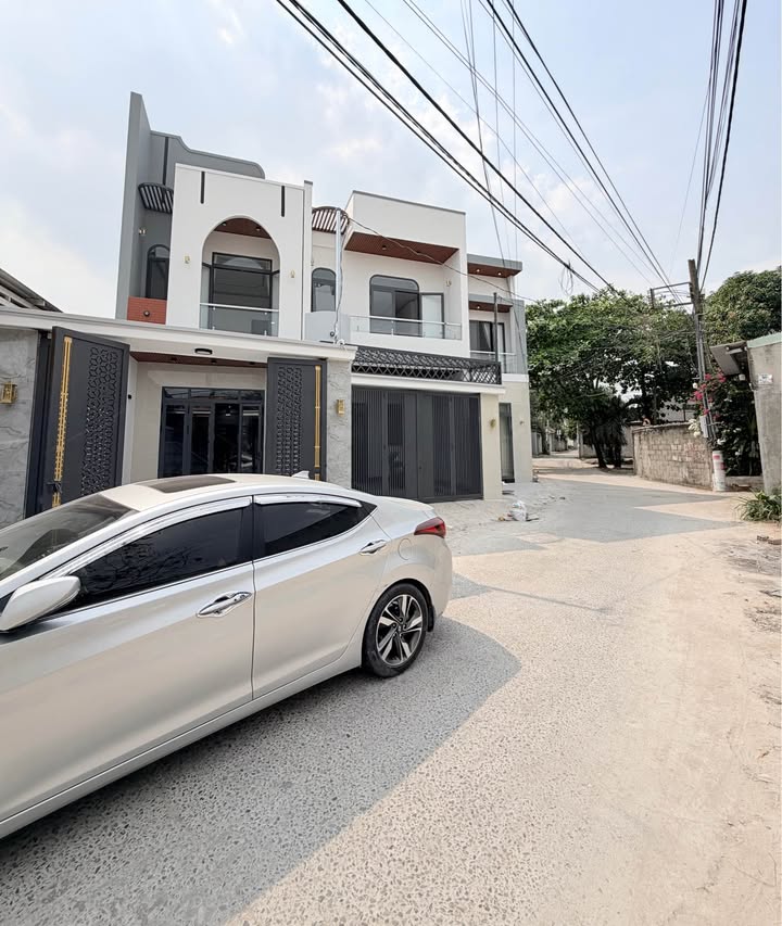 Nhà phố 1 trệt 1 lầu Trảng Dài 90m² giá 3.68 tỷ - Vị trí đẹp, gần chợ!