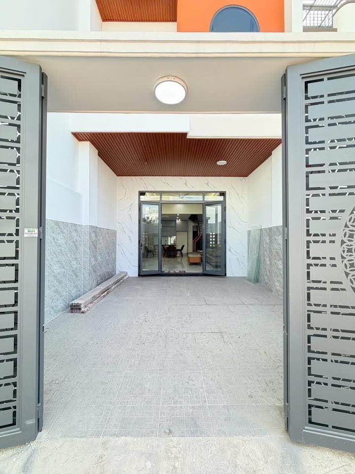 Nhà 1 trệt 2 lầu phường Biên Hòa 98m² giá 4.8 tỷ - Sổ hồng hoàn công, hỗ trợ ngân hàng 80%!