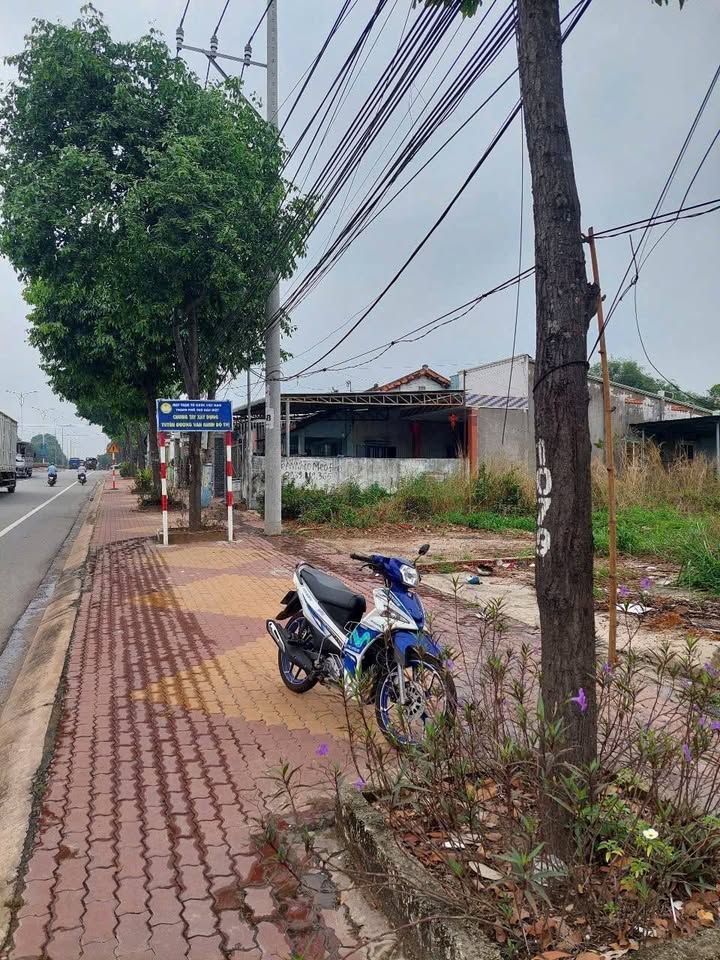 Bán gấp FrontHouse mặt tiền Nguyễn Chí Thanh, Tân An, 210m² chỉ 2.52 tỷ - Vị trí kinh doanh đắc địa!