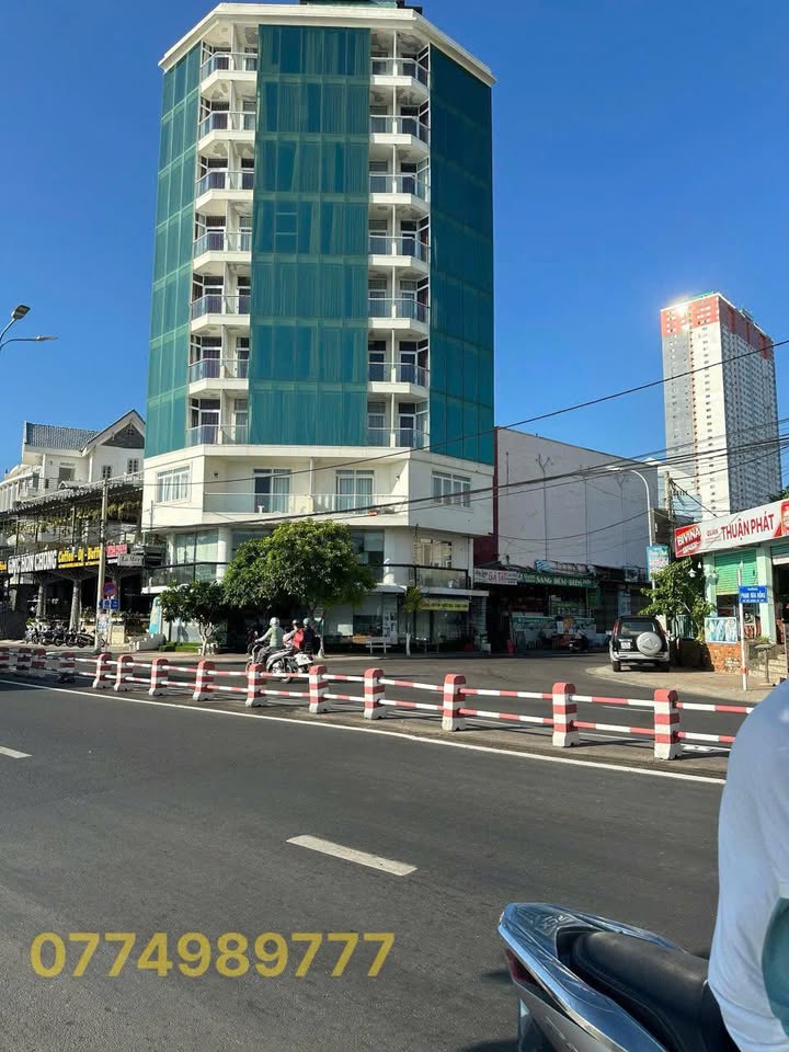 Khách sạn 10 tầng mặt biển Phạm Văn Đồng 93m² giá 40 tỷ - Cơ hội đầu tư tuyệt vời!
