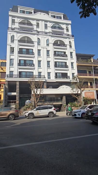 Khách sạn cho thuê mặt phố Khúc Thừa Dụ 200m² giá thỏa thuận - Đầu tư sinh lời ngay!
