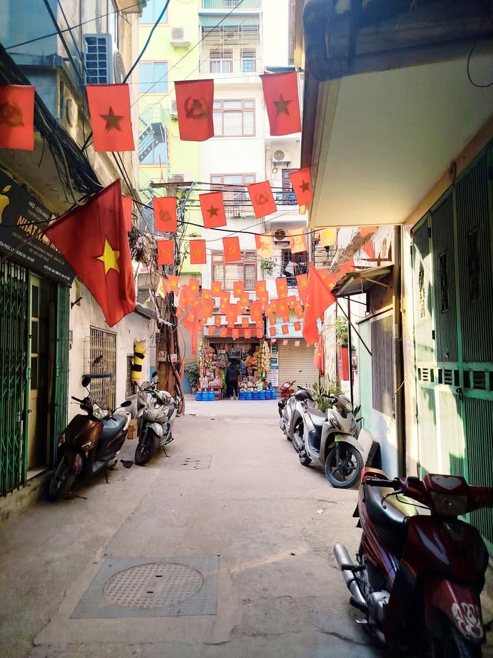 Nhà phố Hoàng Cầu 42m² giá thỏa thuận - Mặt ngõ thông kinh doanh, cách phố ô tô tránh chỉ 25m!