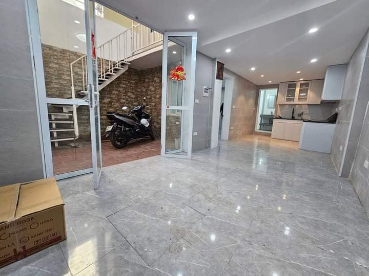Nhà 2,5 tầng Thụy Khuê, Bưởi 55m² giá 4,75 tỷ - Sân để xe thoải mái!