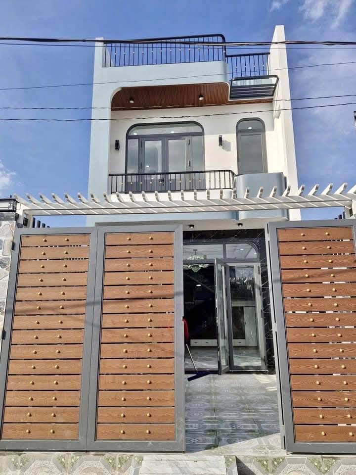 Nhà riêng Thới Tam Thôn Hóc Môn 109m² giá 4.9 tỷ - Sổ hồng chính chủ, hoàn công mới!