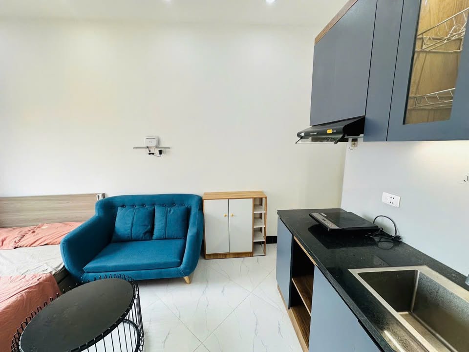 Căn hộ cho thuê Ngõ 102 Pháo Đài Láng, Đống Đa 5.5 triệu - Nội thất đầy đủ, thang máy hiện đại!