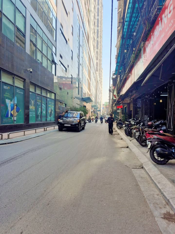 Nhà phố Nguyễn Hoàng, Thanh Xuân 46m² giá 13 tỷ - Kinh doanh sầm uất, chính chủ!