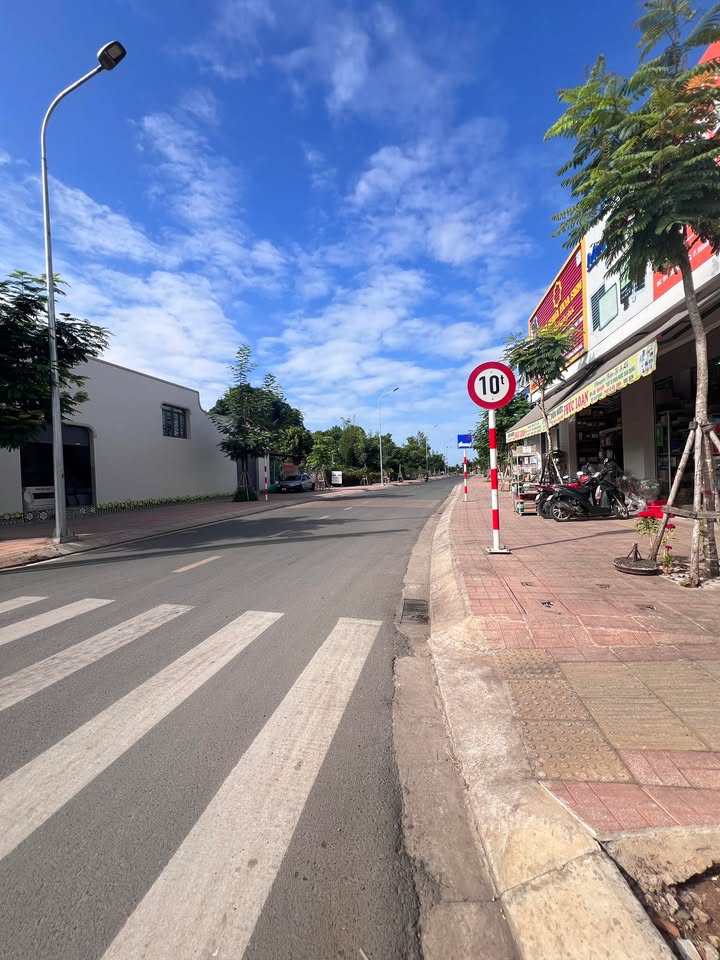 Đất nền Long Khánh, Đồng Nai 720m² giá 45 tỷ - Đối diện trường tiểu học Nguyễn Thái Bình!