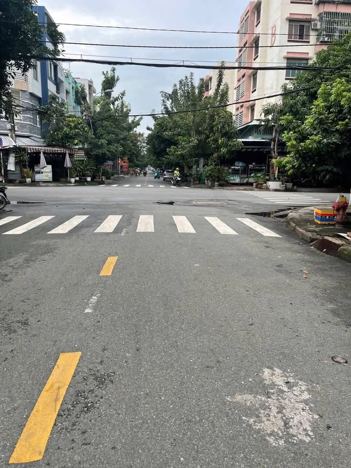 Nhà nguyên căn mặt tiền đường DC 9, Quận Tân Phú, 100m² chỉ 10 triệu - Phù hợp kinh doanh và gia đình!