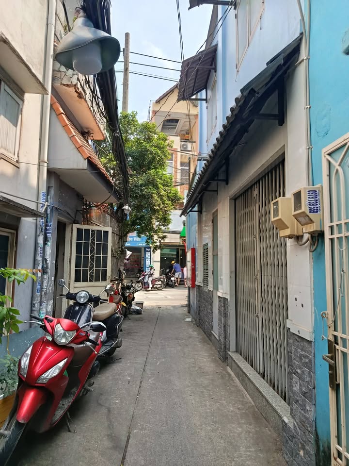 Nhà nguyên căn hẻm ba gác Nguyễn Thượng Hiền, Bình Thạnh 45m² giá 5.5 triệu - Tiện nghi đầy đủ, sẵn sàng vào ở!