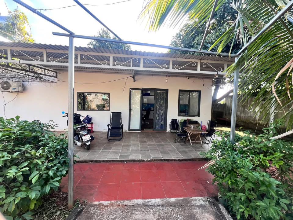 Nhà vườn cho thuê hẻm Phùng Hưng 560m² - Thiết kế hiện đại, sân rộng thoải mái!