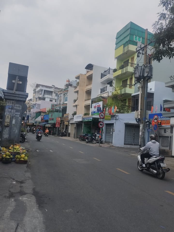Nhà nguyên căn mặt tiền đường Thích Quảng Đức, Phú Nhuận 80m² - Kinh doanh sầm uất!