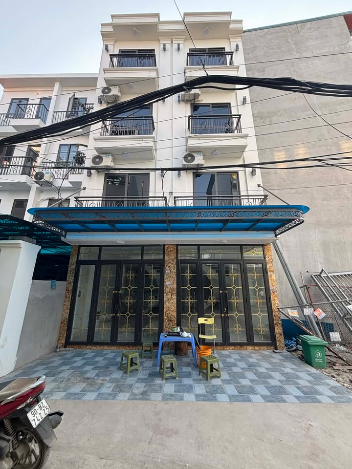 Nhà Phụng Châu 33m² giá 2,9 tỷ - Ô tô đỗ cửa, sẵn sàng vào ở!