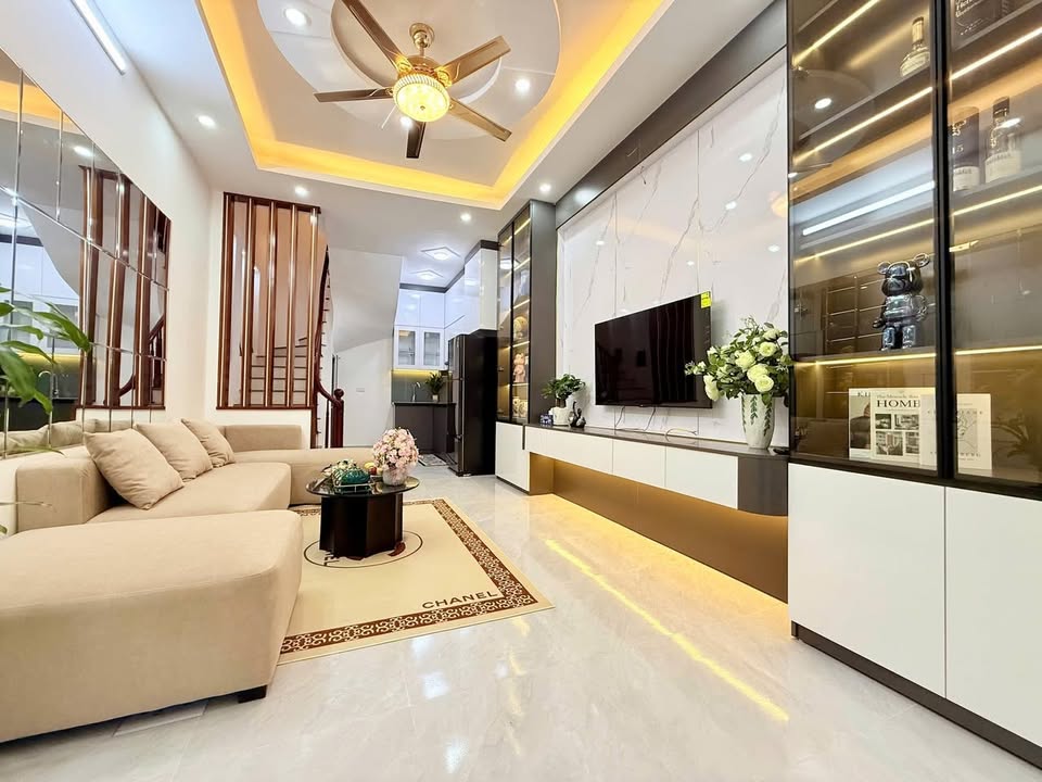 Nhà phố Kim Mã, Ba Đình 33m² giá 6.8 tỷ - Sổ đỏ chính chủ, vị trí đắc địa!