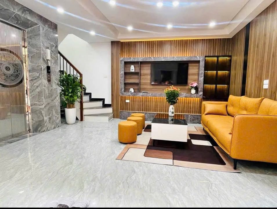 Nhà 6 tầng Phường Minh Khai 37m² giá thỏa thuận - Sổ đỏ chính chủ, gần đường 32!