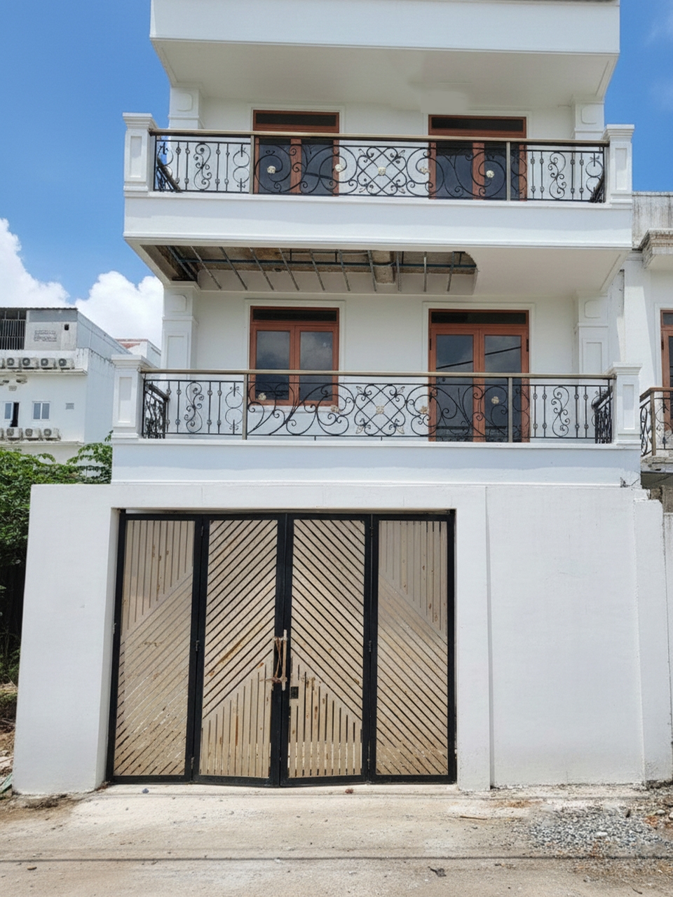 Nhà phố KDC Thới An Q12 140m² giá 9.99 tỷ - Sổ hồng chính chủ, xây dựng hoàn thiện!