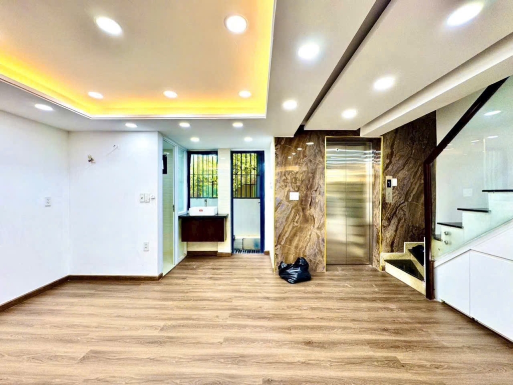 Văn phòng góc mặt tiền Cao Thắng, Q3 100m² giá 68 tỷ - Cơ hội đầu tư hiếm có!