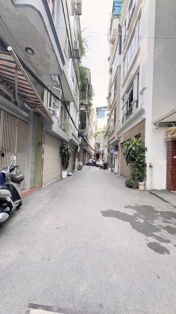 Nhà phố Phương Mai Đống Đa 32m² giá 10.9 tỷ - Ô tô đỗ cửa, gần mặt phố!