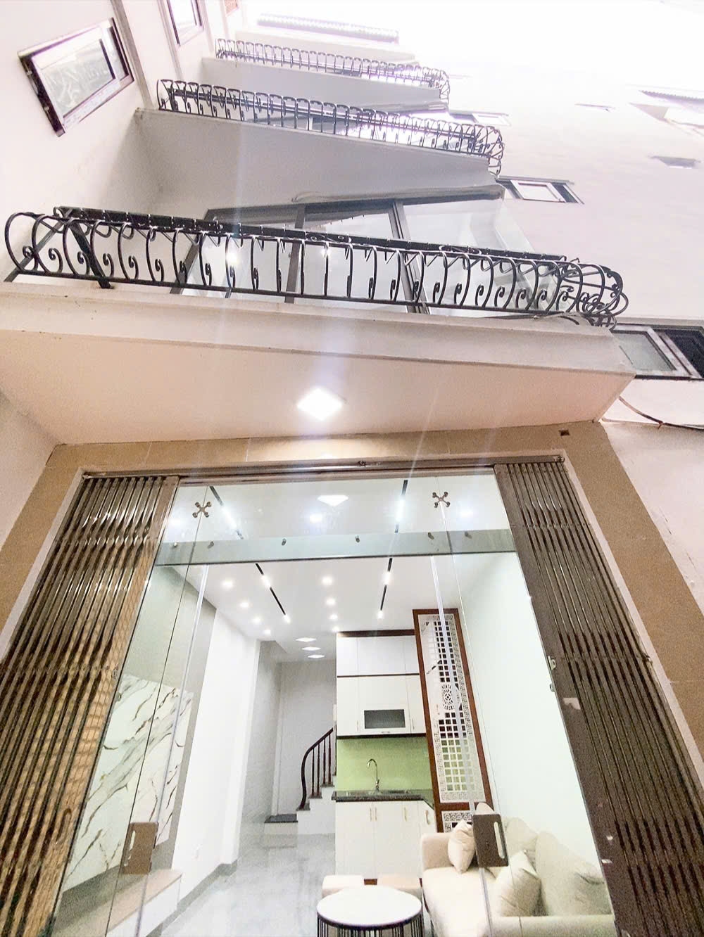 Nhà Phúc La, Hà Đông 30m² giá 8.6 tỷ - Thiết kế mới tinh, thang máy, 10m ra đường ô tô!