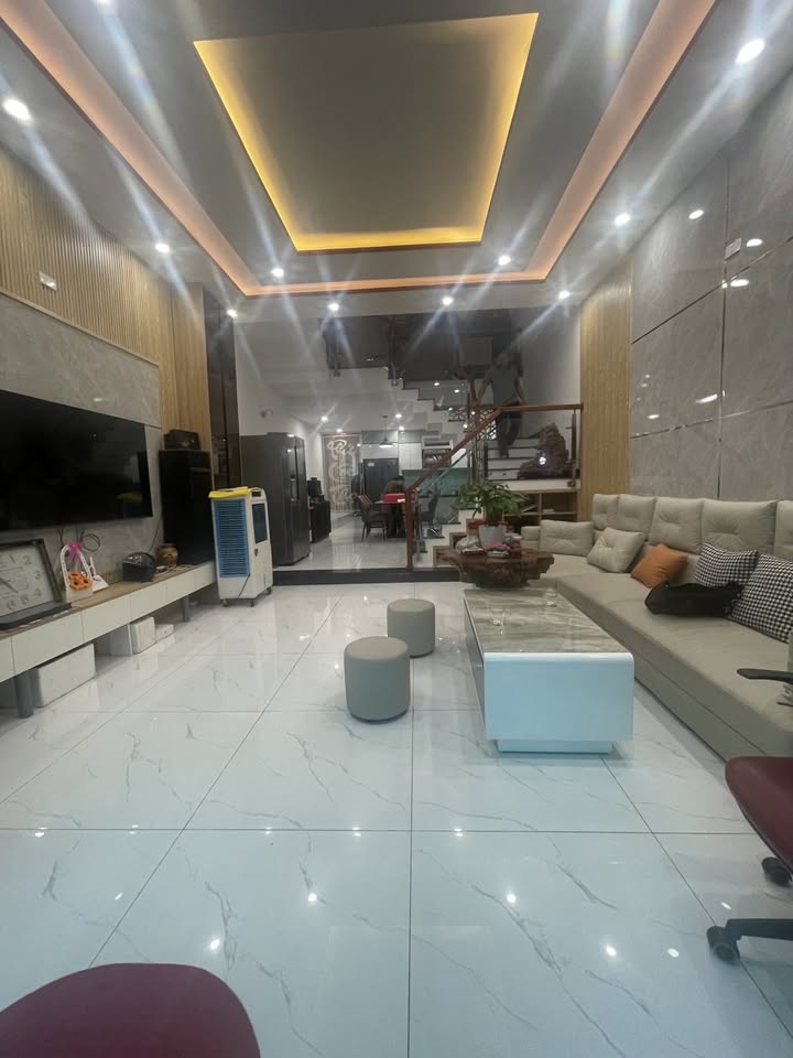 Bán nhà 2 tầng Cẩm Bắc 129m² giá 8.X tỷ - Sát chợ và trường học!