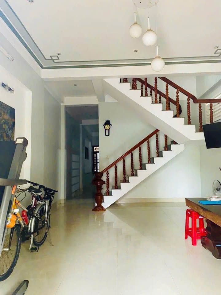 Nhà 3 tầng phường 7, Tuy Hòa 100m² giá 4.85 tỷ - Tiện ích đầy đủ chỉ 2 phút ra biển!