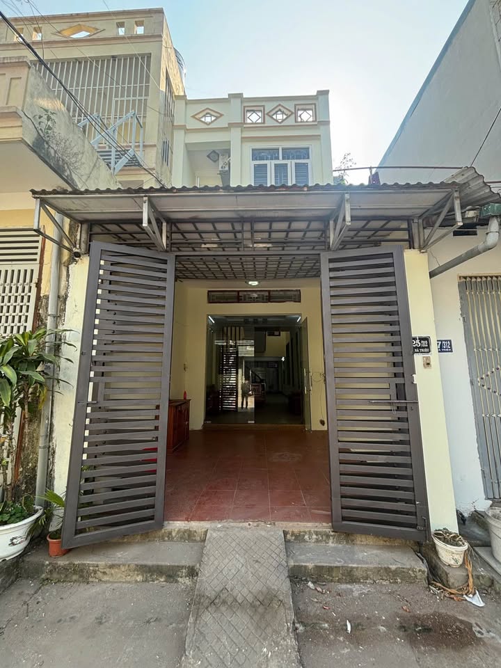 Nhà 2.5 tầng Bà Triệu, Đông Thọ 74m² giá 3 tỷ - Gần BV Hợp Lực, tiện ích đầy đủ!