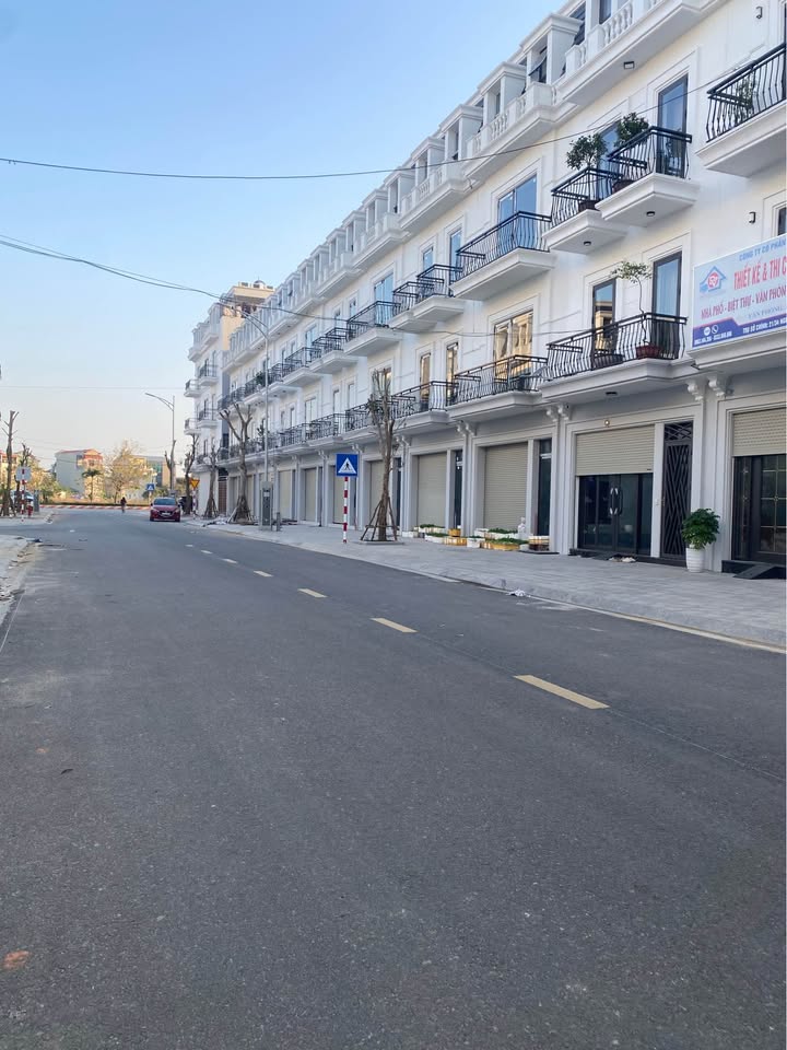 Nhà xây thô 3,5 tầng MB Hồ Sen, 100m² giá 6.1 tỷ - Pháp lý rõ ràng, chính chủ!