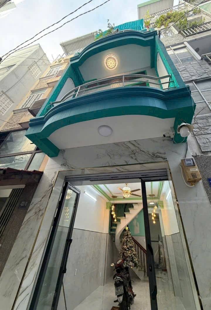 Nhà mới phường 10, Quận 10 32m² giá 8.8 tỷ - Gần trung tâm, an ninh tốt!