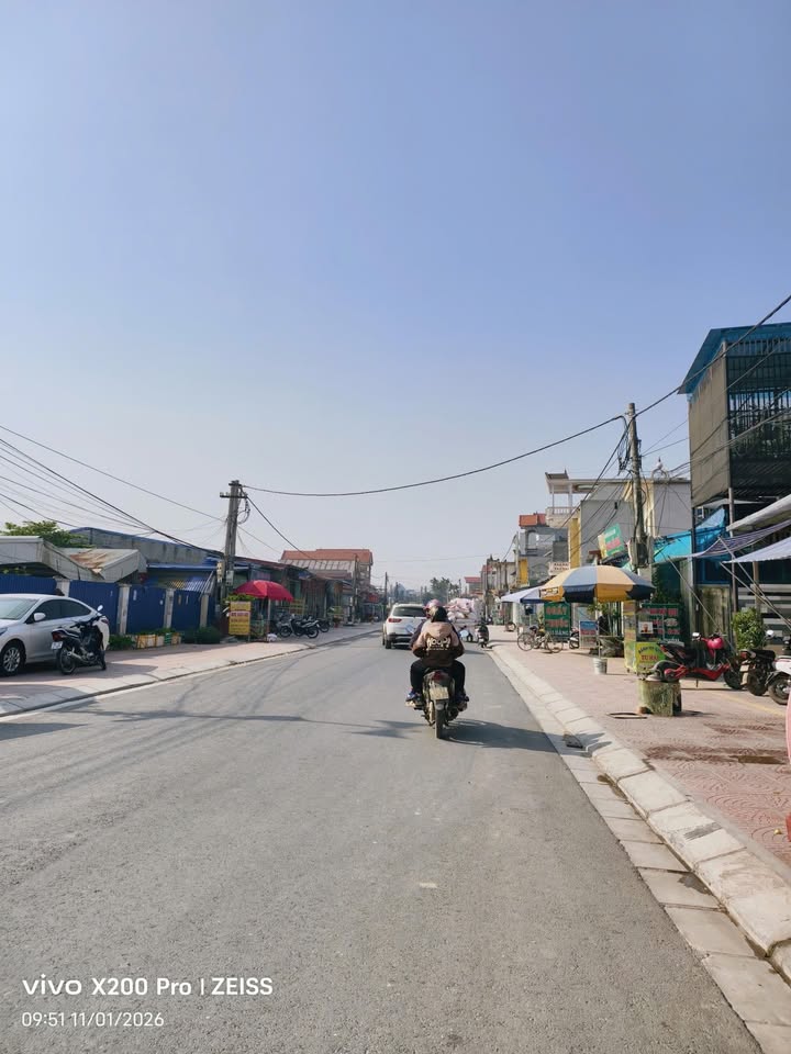 Đất nền 110m² tại làng Cung Chúc, Trung Lập - Giá chỉ 2.499 tỷ, tiện ích đầy đủ!