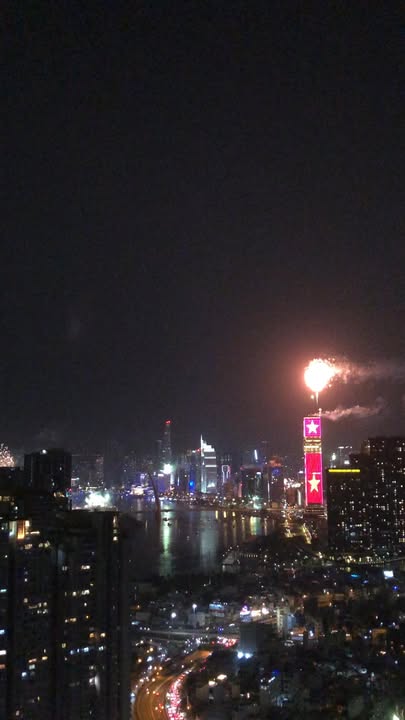 Phòng cho thuê trong căn hộ 3PN Landmark 3 - Tầng cao view đẹp